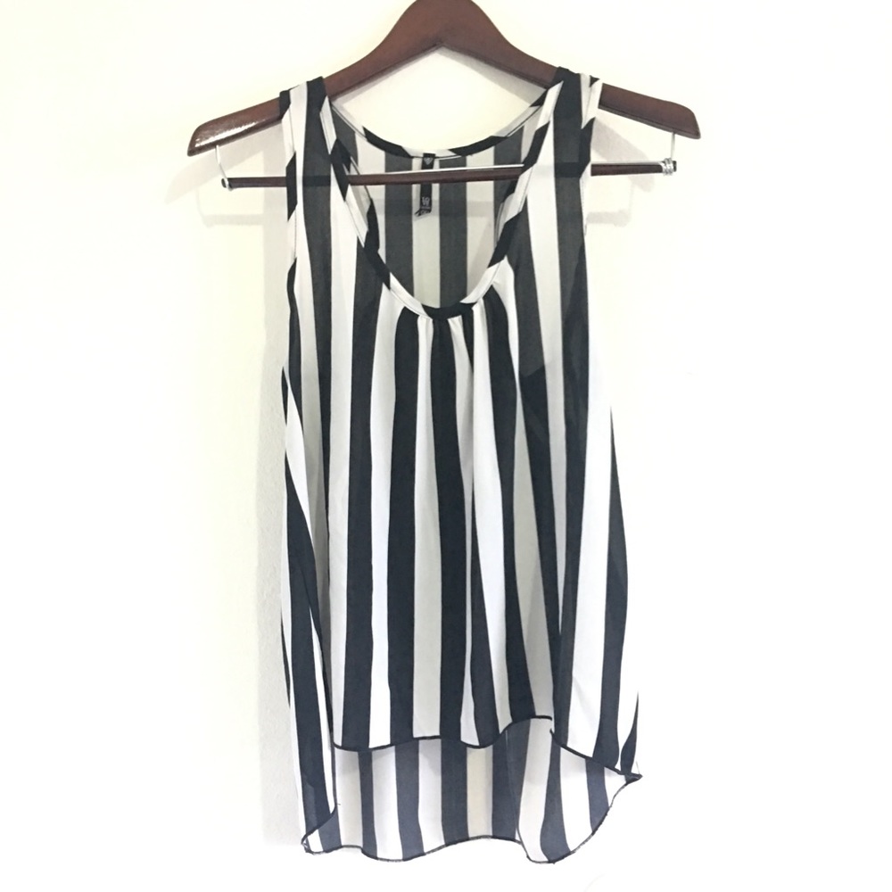 Black and white loose top (high-low design)